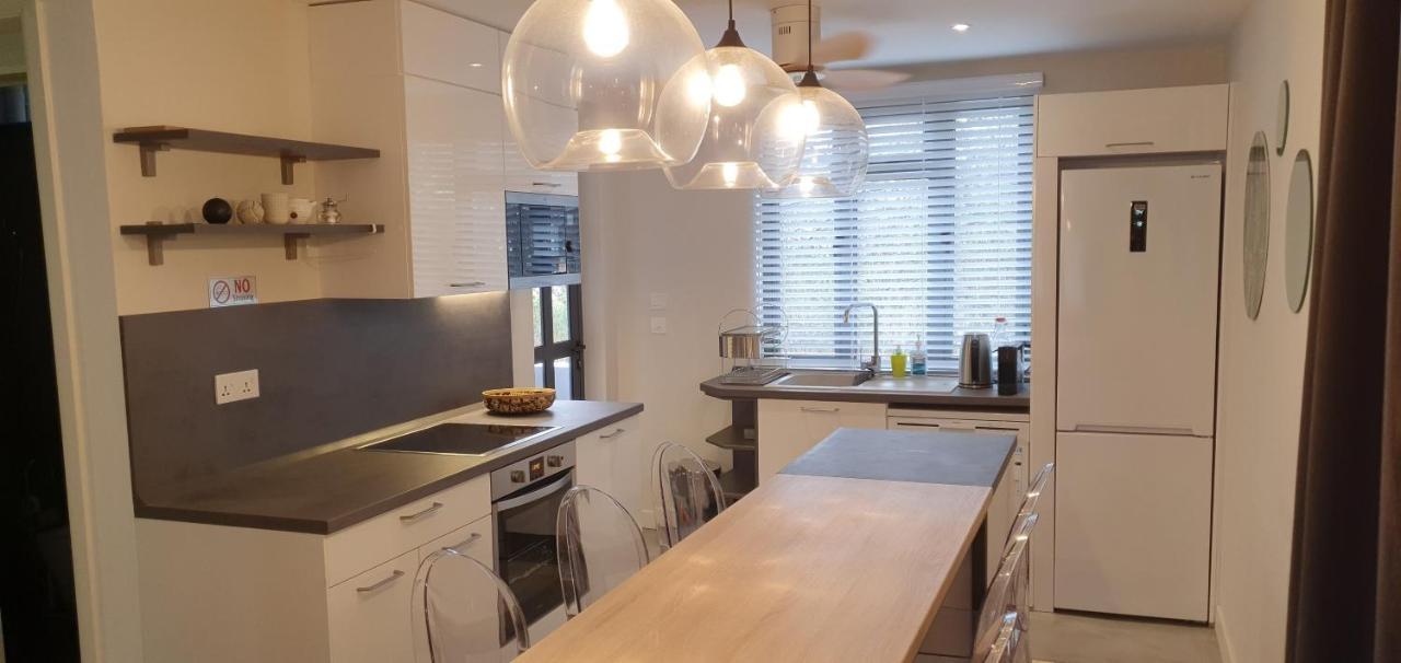 Les Cerisiers - Exclusive - 3 Bedroom Modern Apartment, Apartment