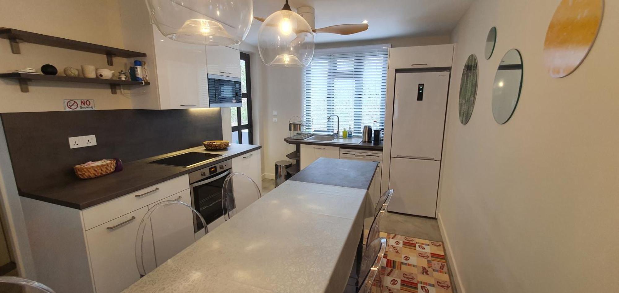Les Cerisiers - Exclusive - 3 Bedroom Modern Apartment, Apartment *